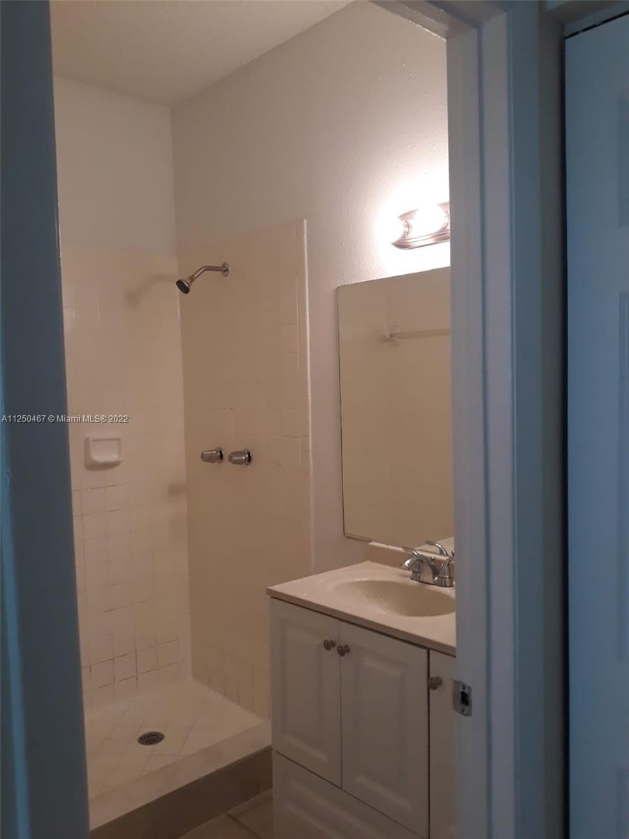 REFLECTIONS AT PEMBROKE P - Residential Lease