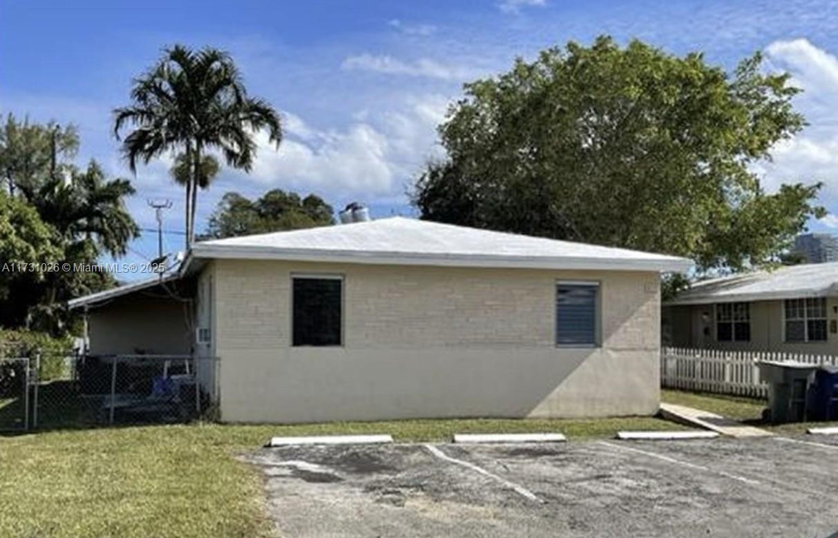 HALLANDALE GARDEN PARK - Residential Income