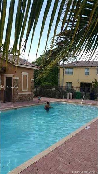 AB AT TAMIAMI TRAIL - Residential Lease