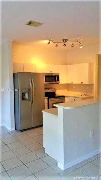 AB AT TAMIAMI TRAIL - Residential Lease