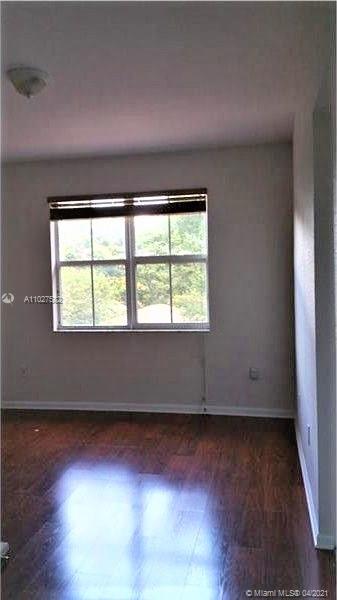 AB AT TAMIAMI TRAIL - Residential Lease