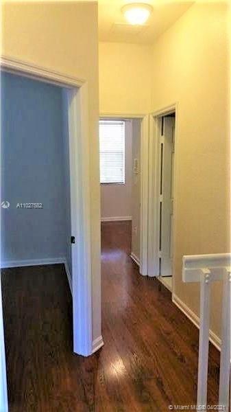 AB AT TAMIAMI TRAIL - Residential Lease