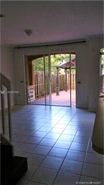 AB AT TAMIAMI TRAIL - Residential Lease