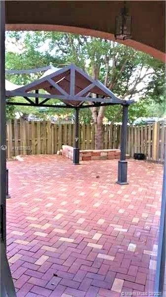 AB AT TAMIAMI TRAIL - Residential Lease