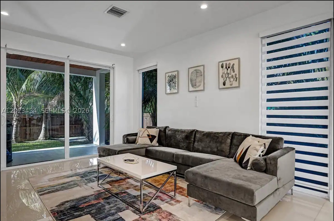 HOLLYWOOD - Residential