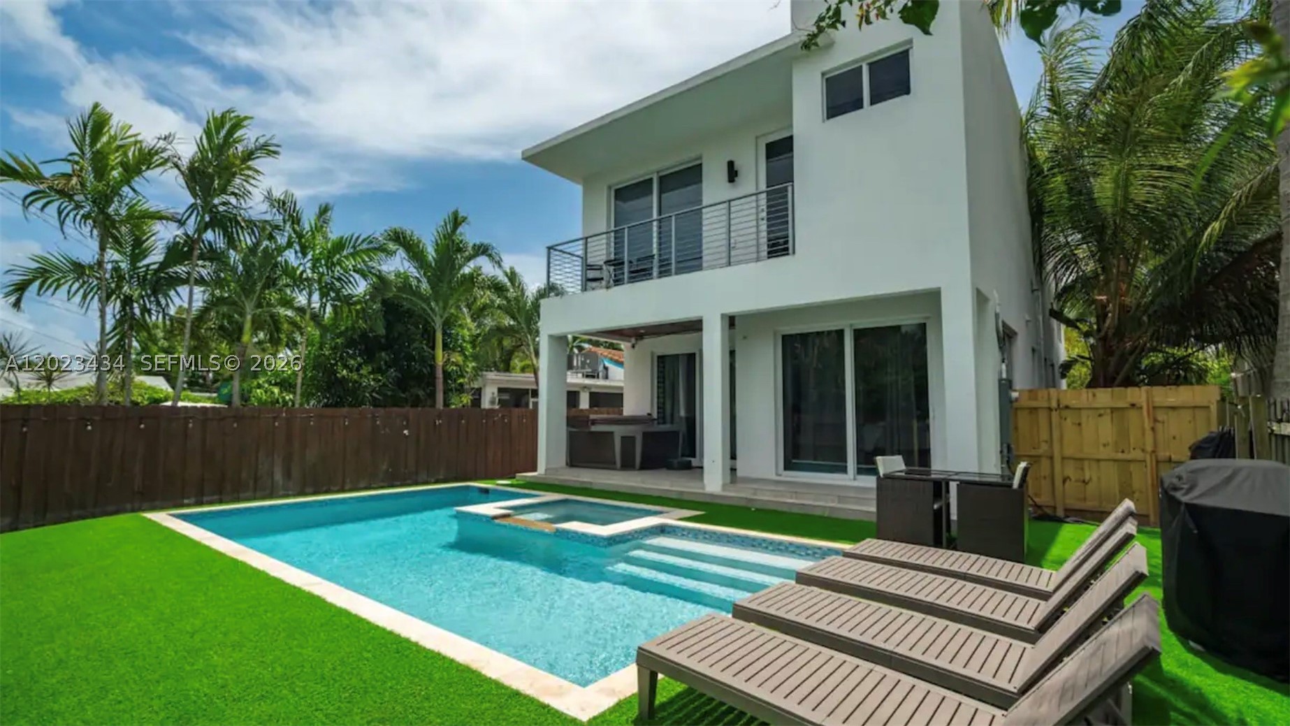 HOLLYWOOD - Residential