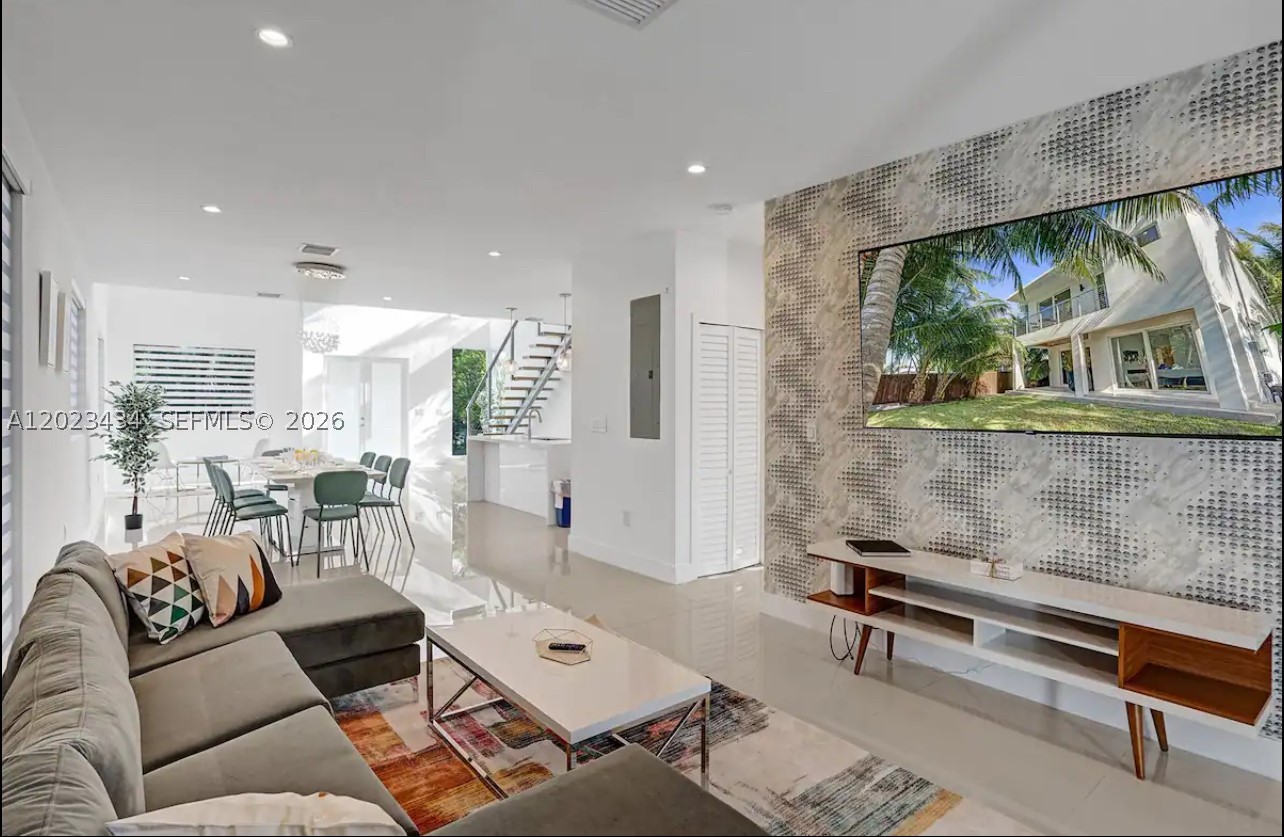 HOLLYWOOD - Residential