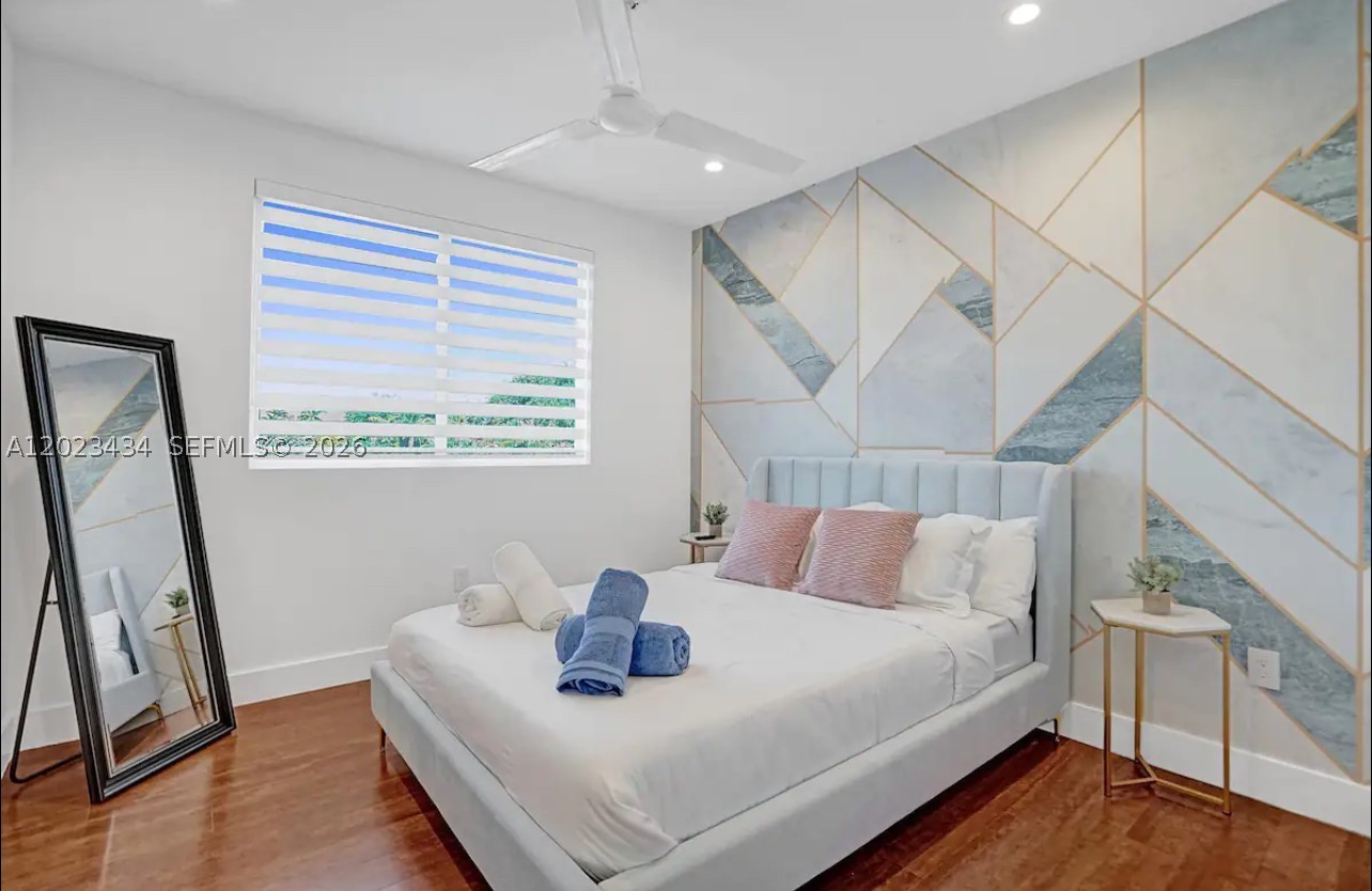 HOLLYWOOD - Residential