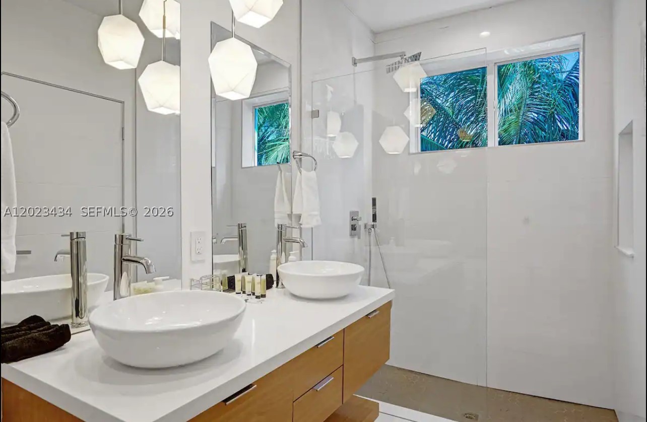 HOLLYWOOD - Residential
