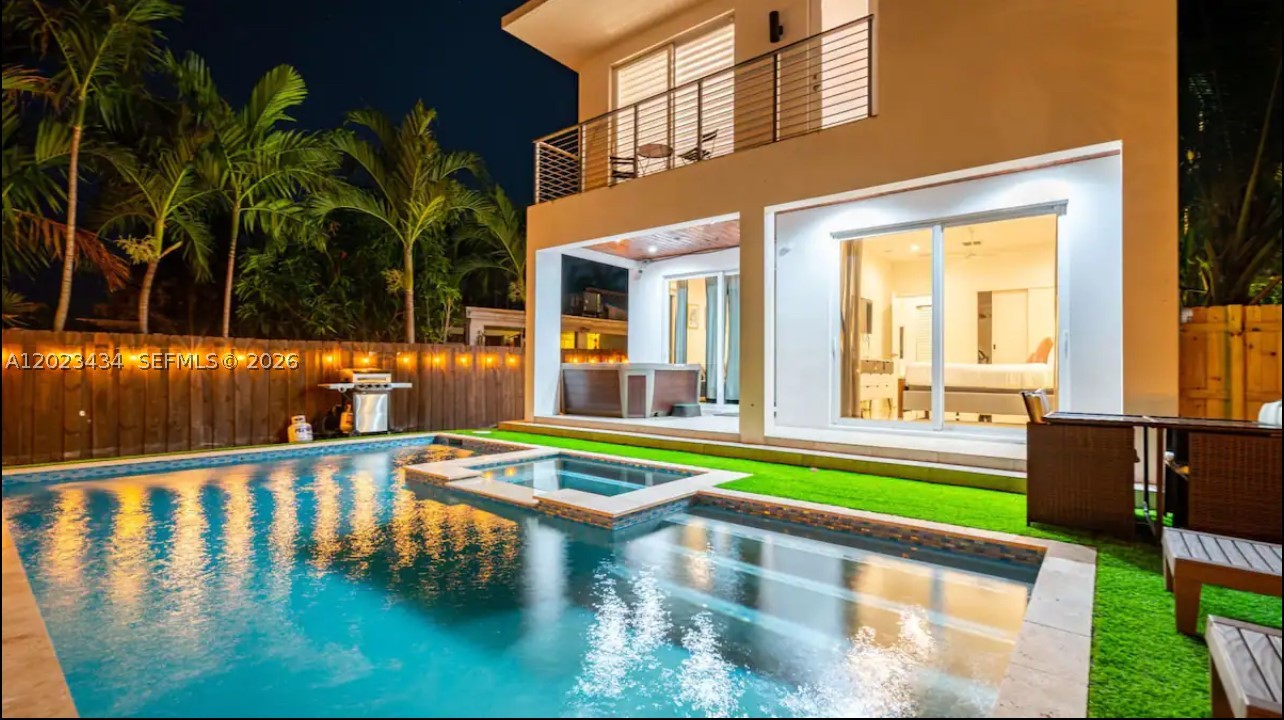 HOLLYWOOD - Residential