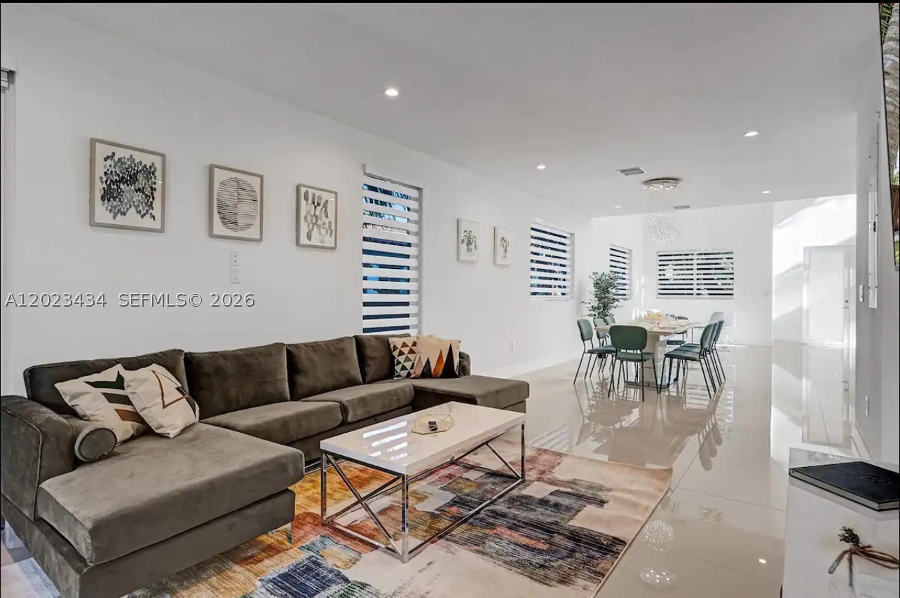 HOLLYWOOD - Residential