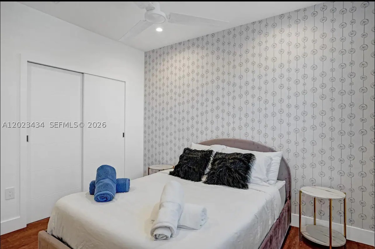 HOLLYWOOD - Residential