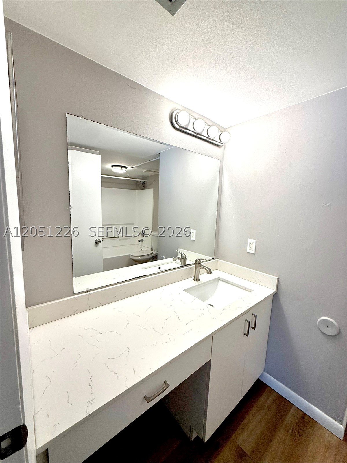 KENDALL LAKE TOWERS CONDO - Residential Lease