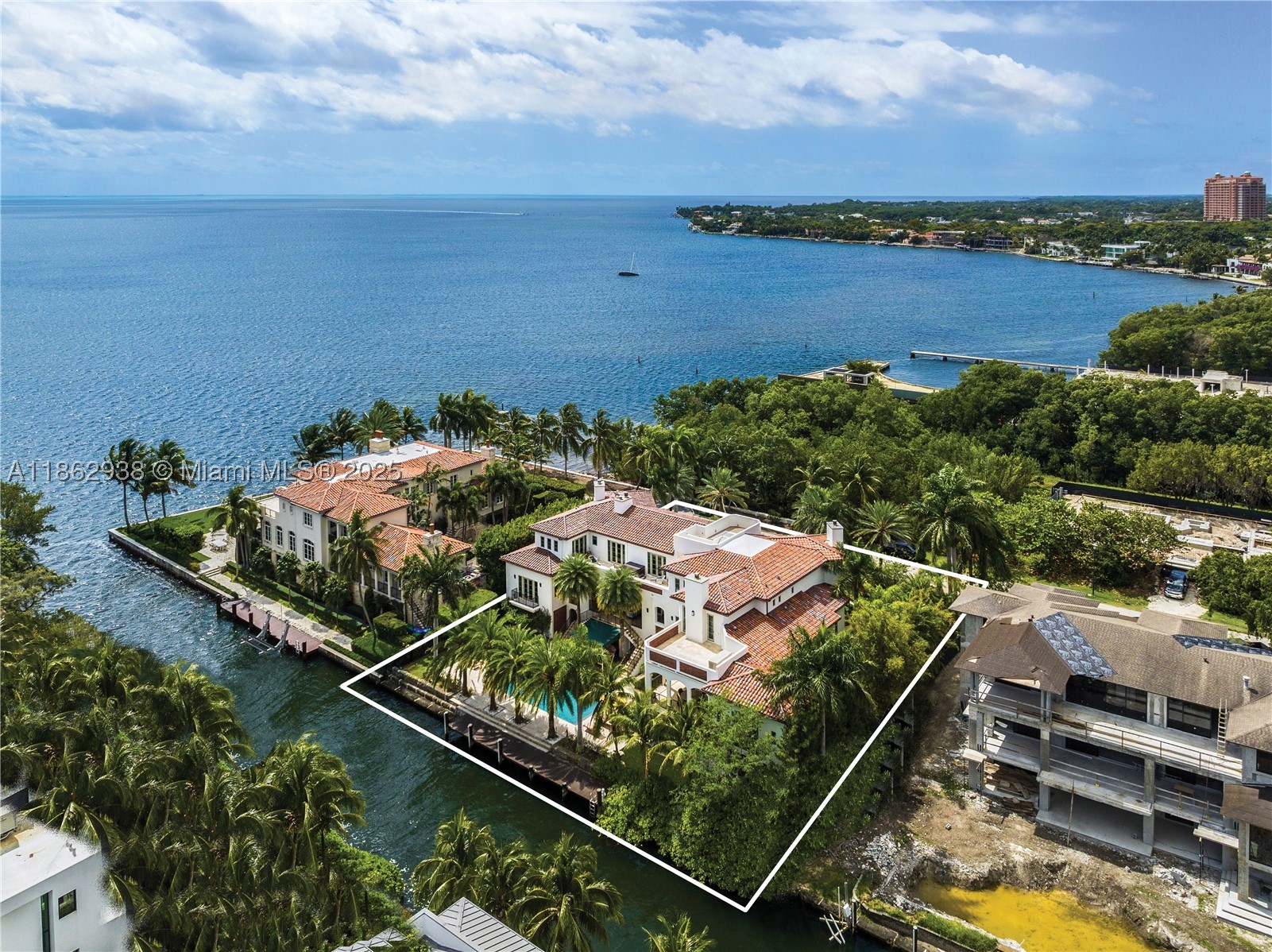 THE MOORINGS - Residential