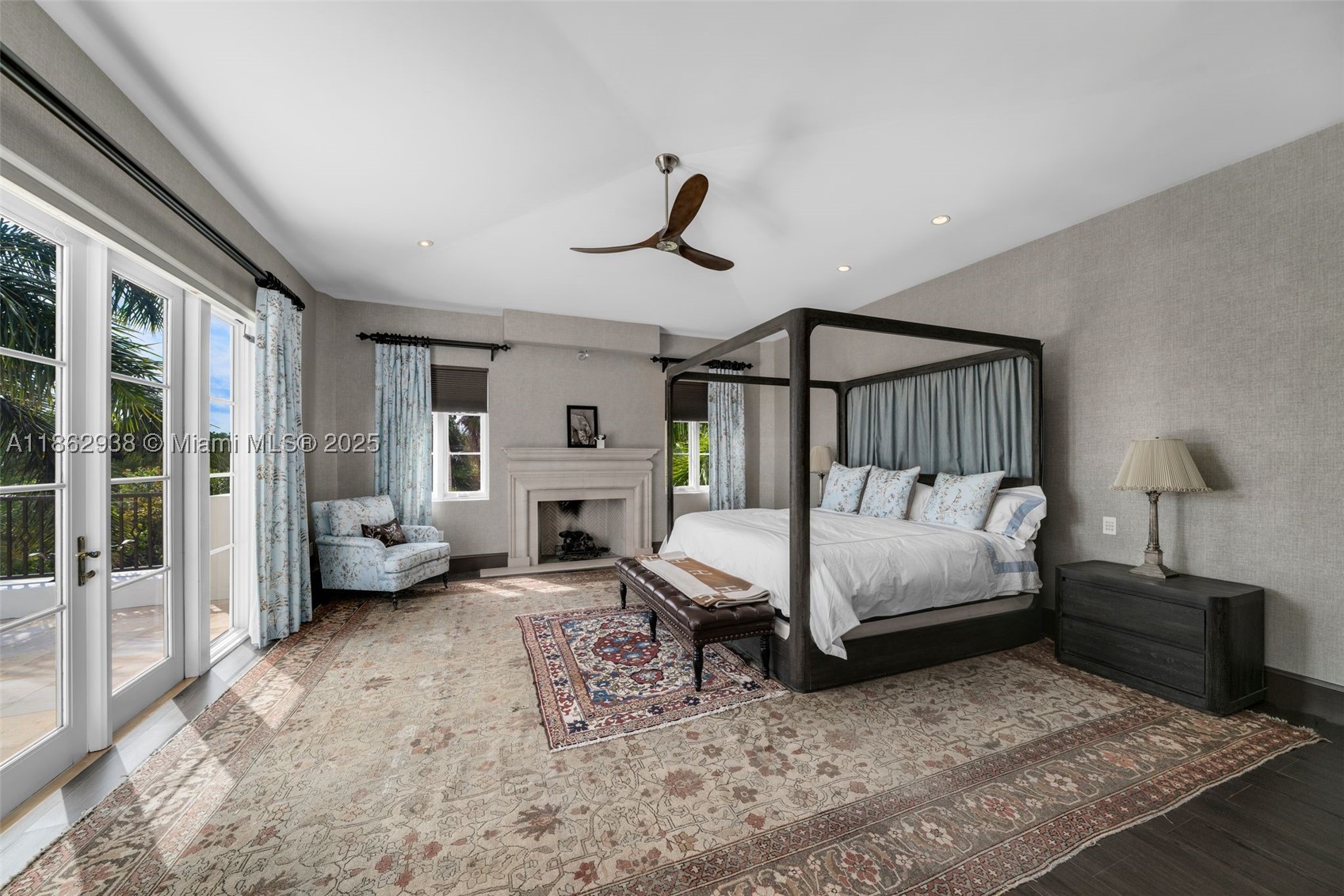 THE MOORINGS - Residential