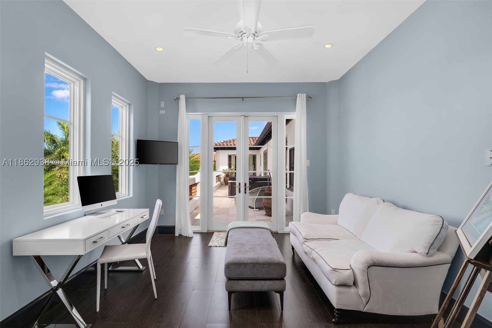 THE MOORINGS - Residential