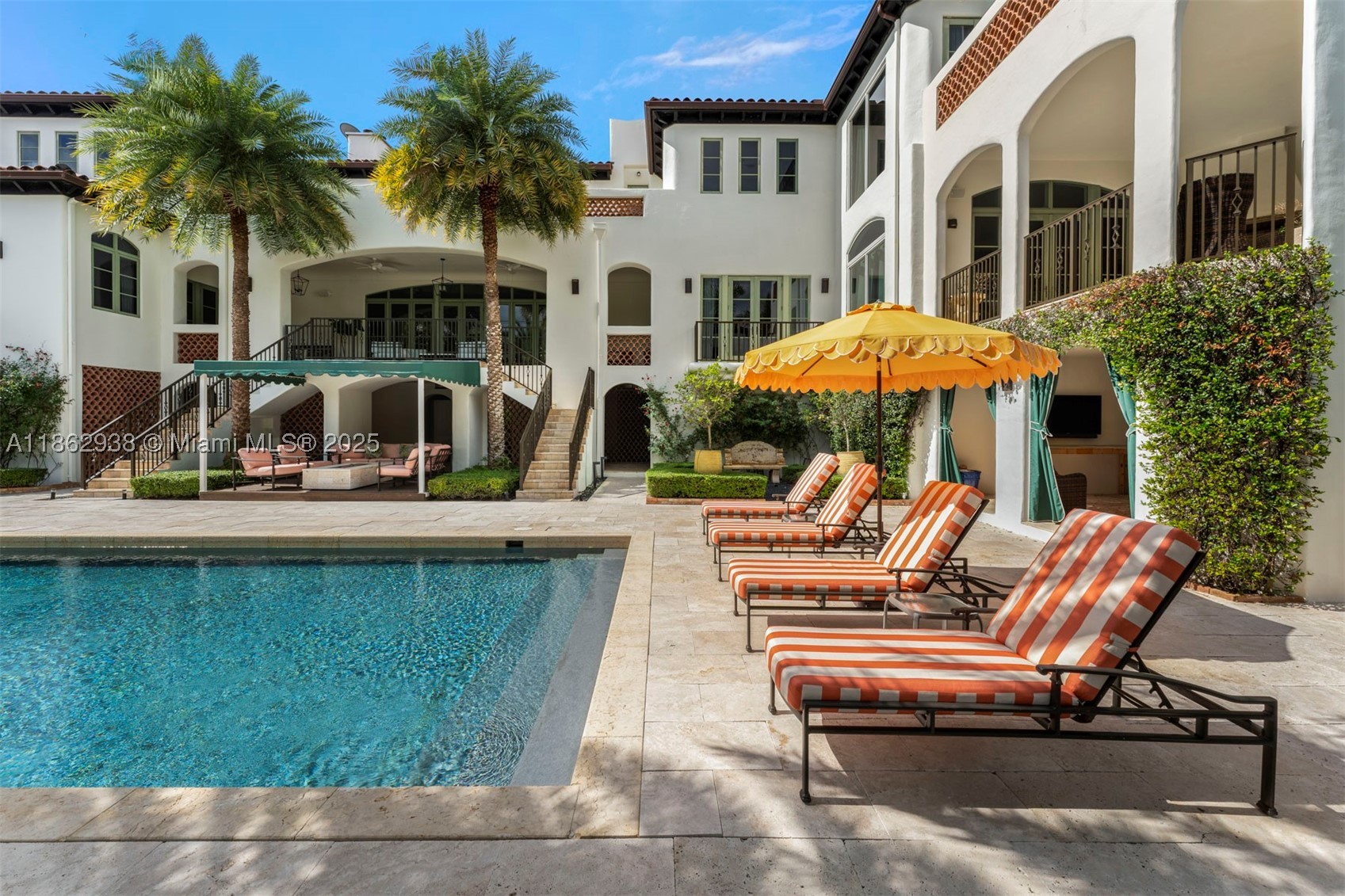 THE MOORINGS - Residential