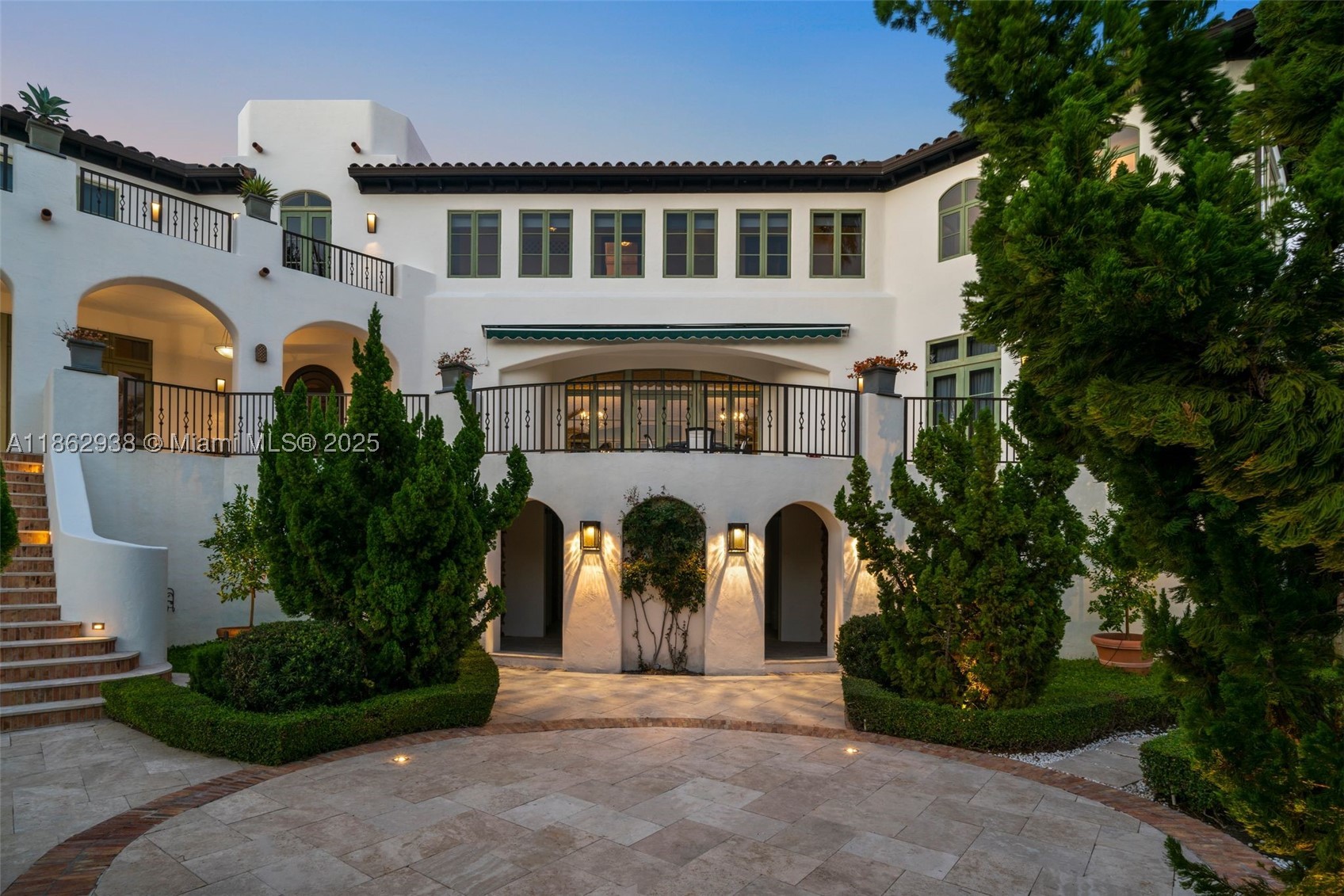 THE MOORINGS - Residential