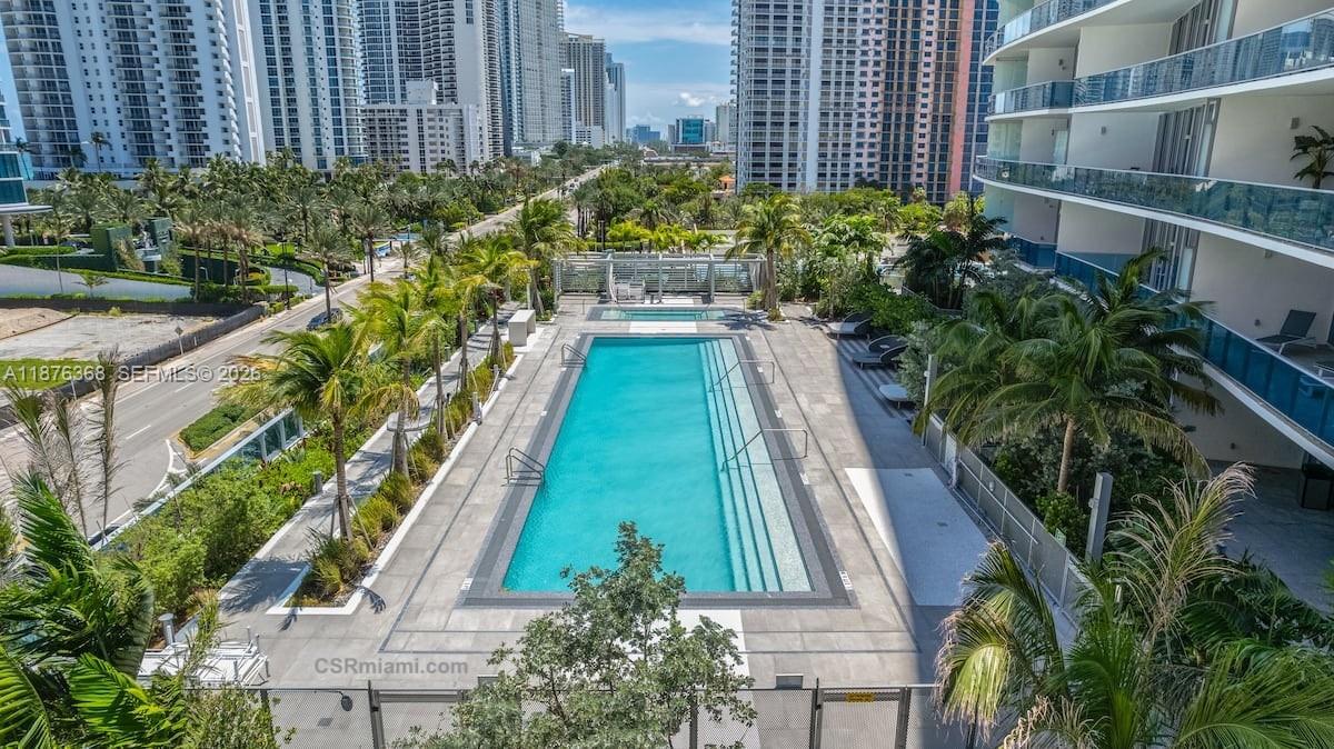 AURORA CONDOMINIUM - Residential