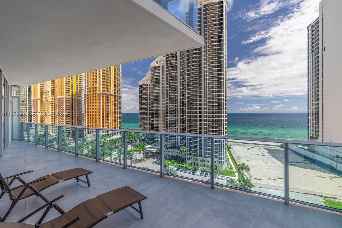AURORA CONDOMINIUM - Residential