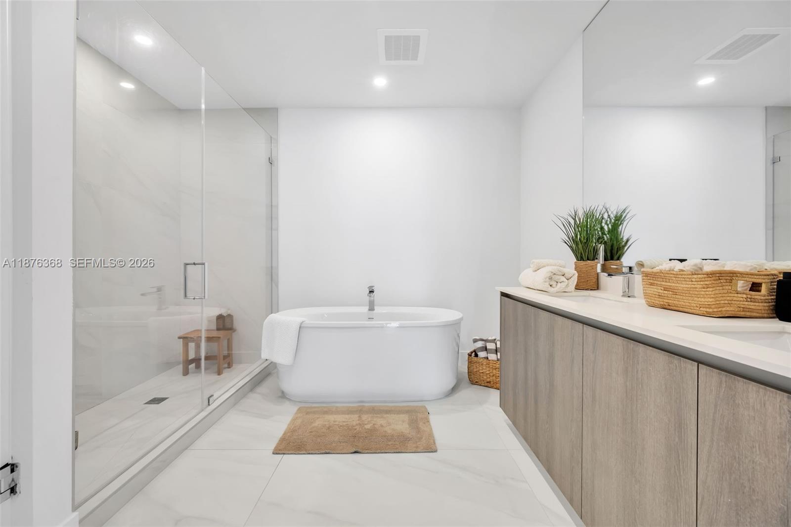 AURORA CONDOMINIUM - Residential