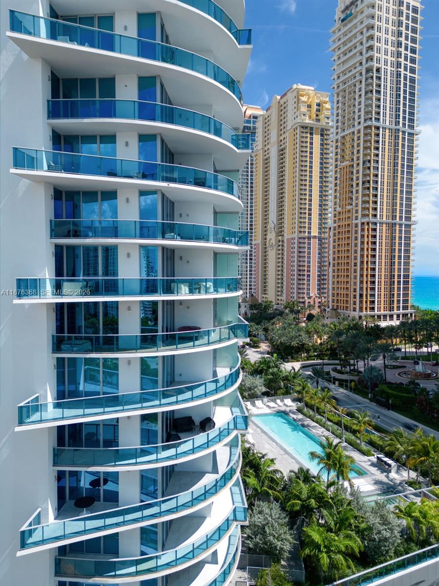 AURORA CONDOMINIUM - Residential