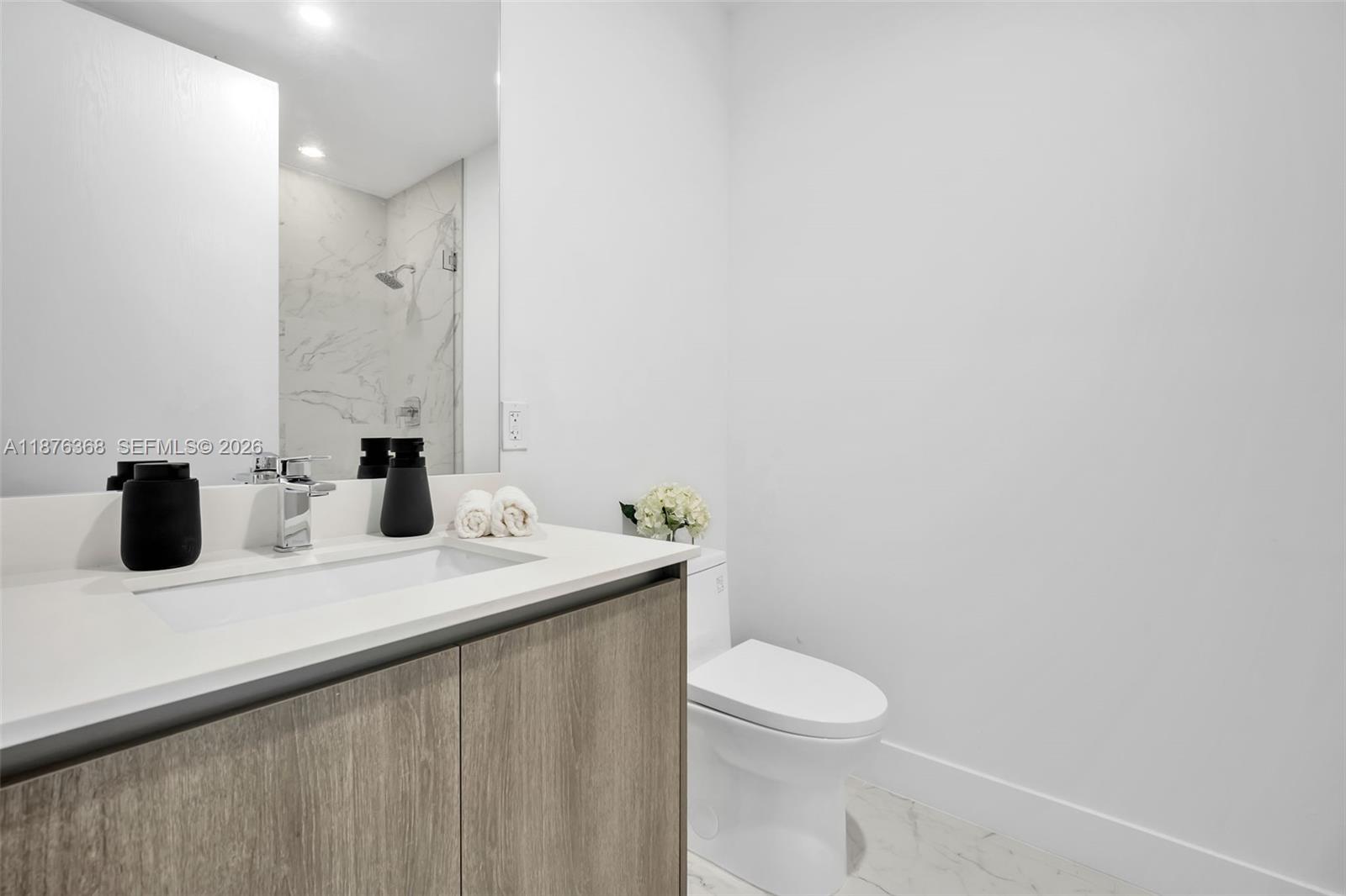 AURORA CONDOMINIUM - Residential