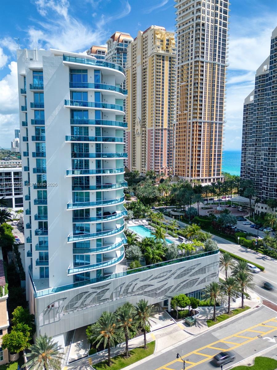 AURORA CONDOMINIUM - Residential