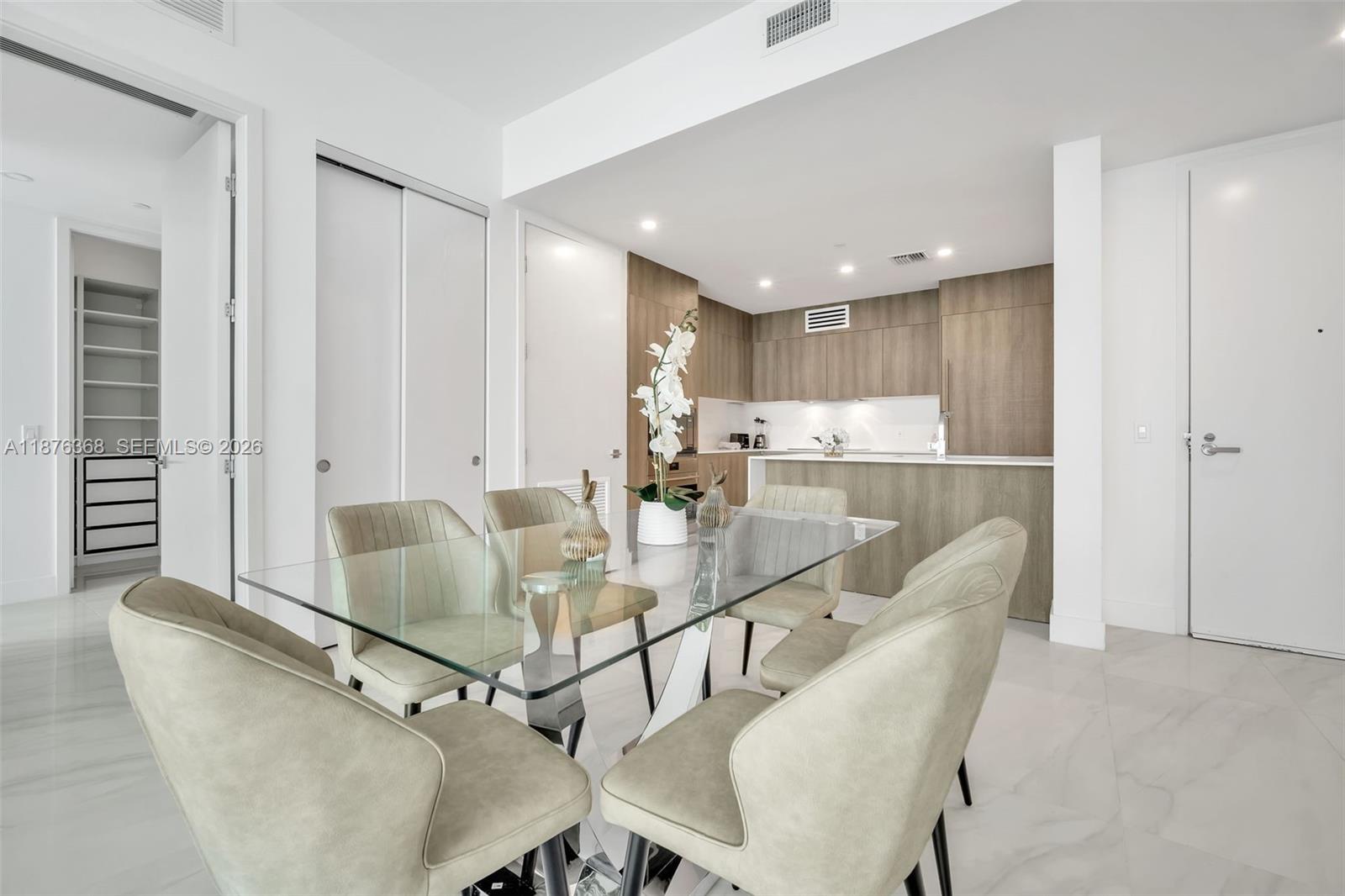 AURORA CONDOMINIUM - Residential