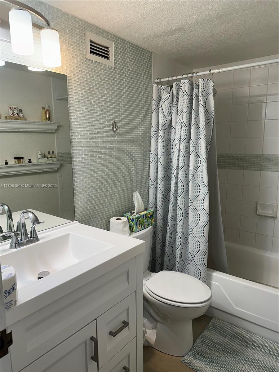 WAVE CONDO - Residential