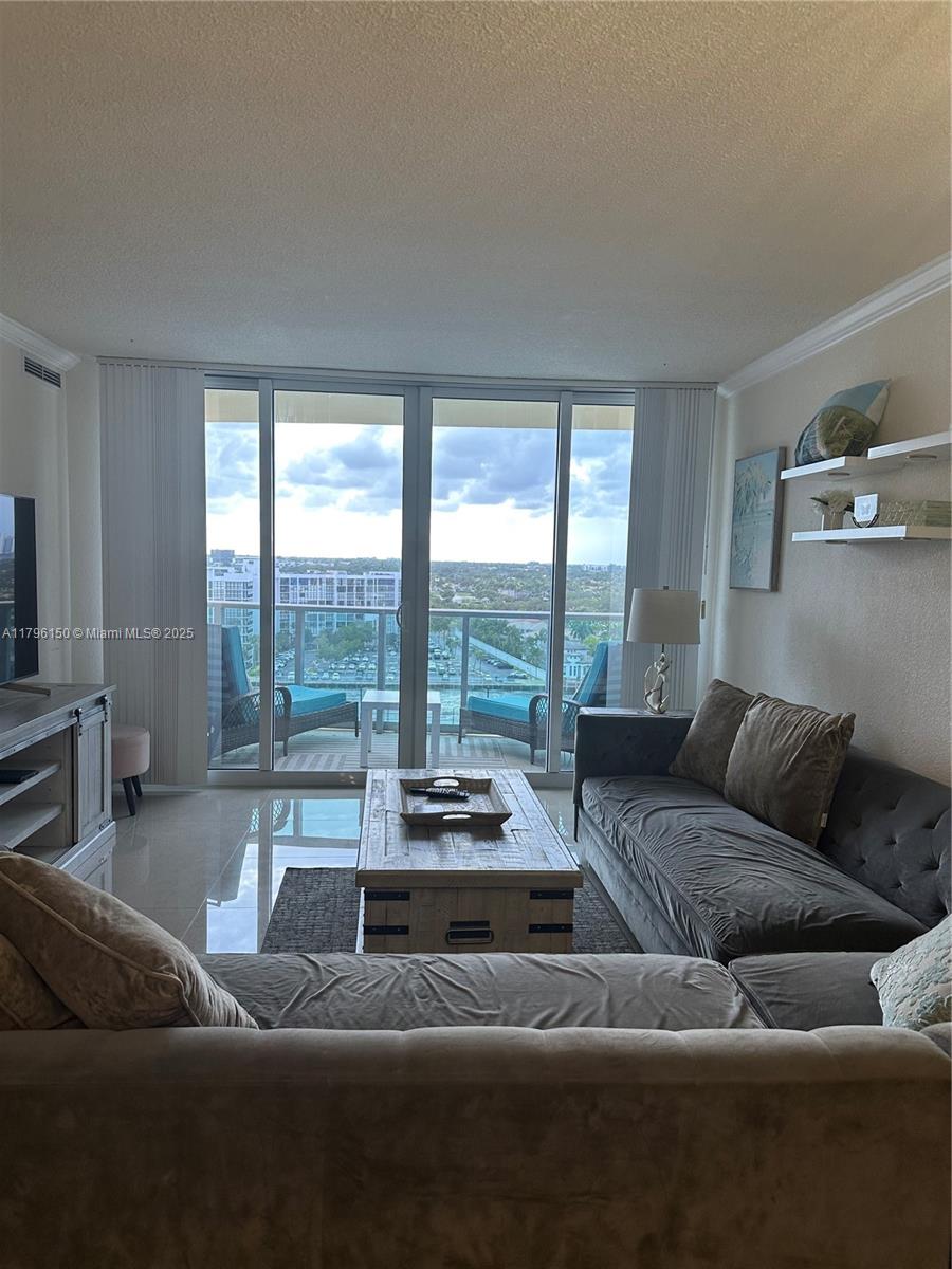 WAVE CONDO - Residential
