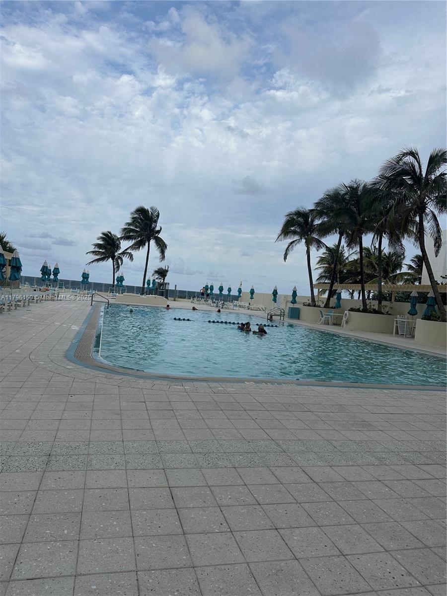 WAVE CONDO - Residential