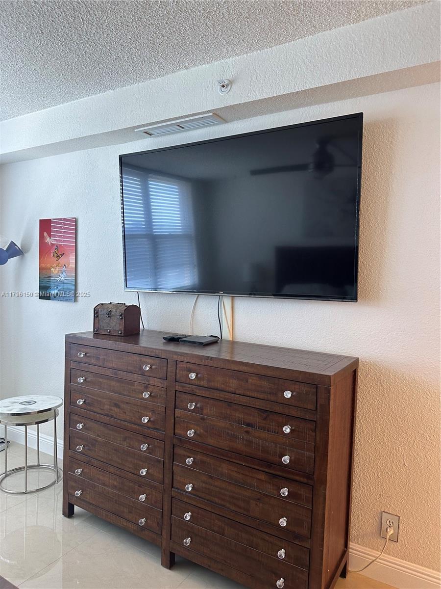 WAVE CONDO - Residential
