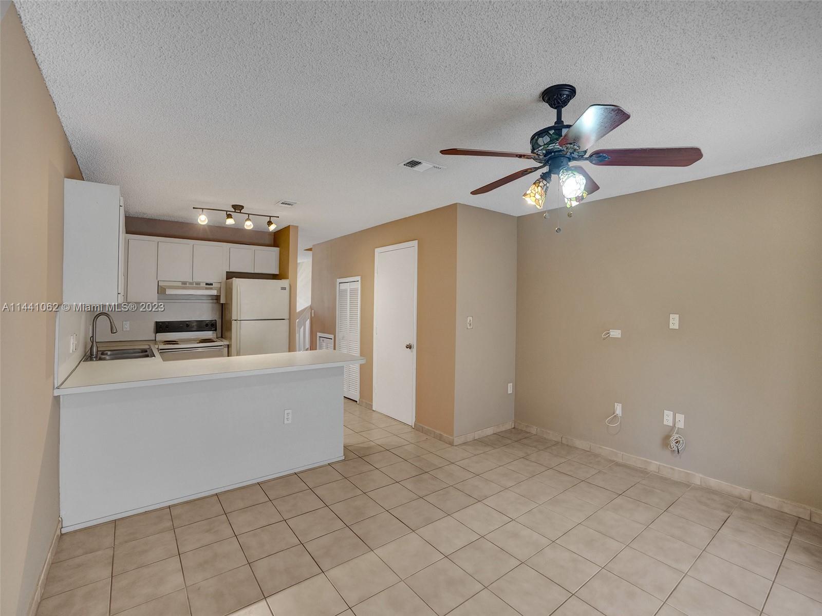 KENDALE LAKES NORTH SEC 9 - Residential