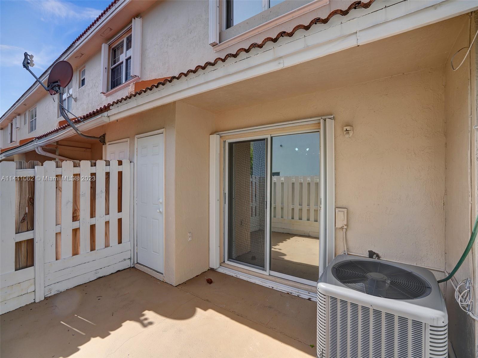 KENDALE LAKES NORTH SEC 9 - Residential