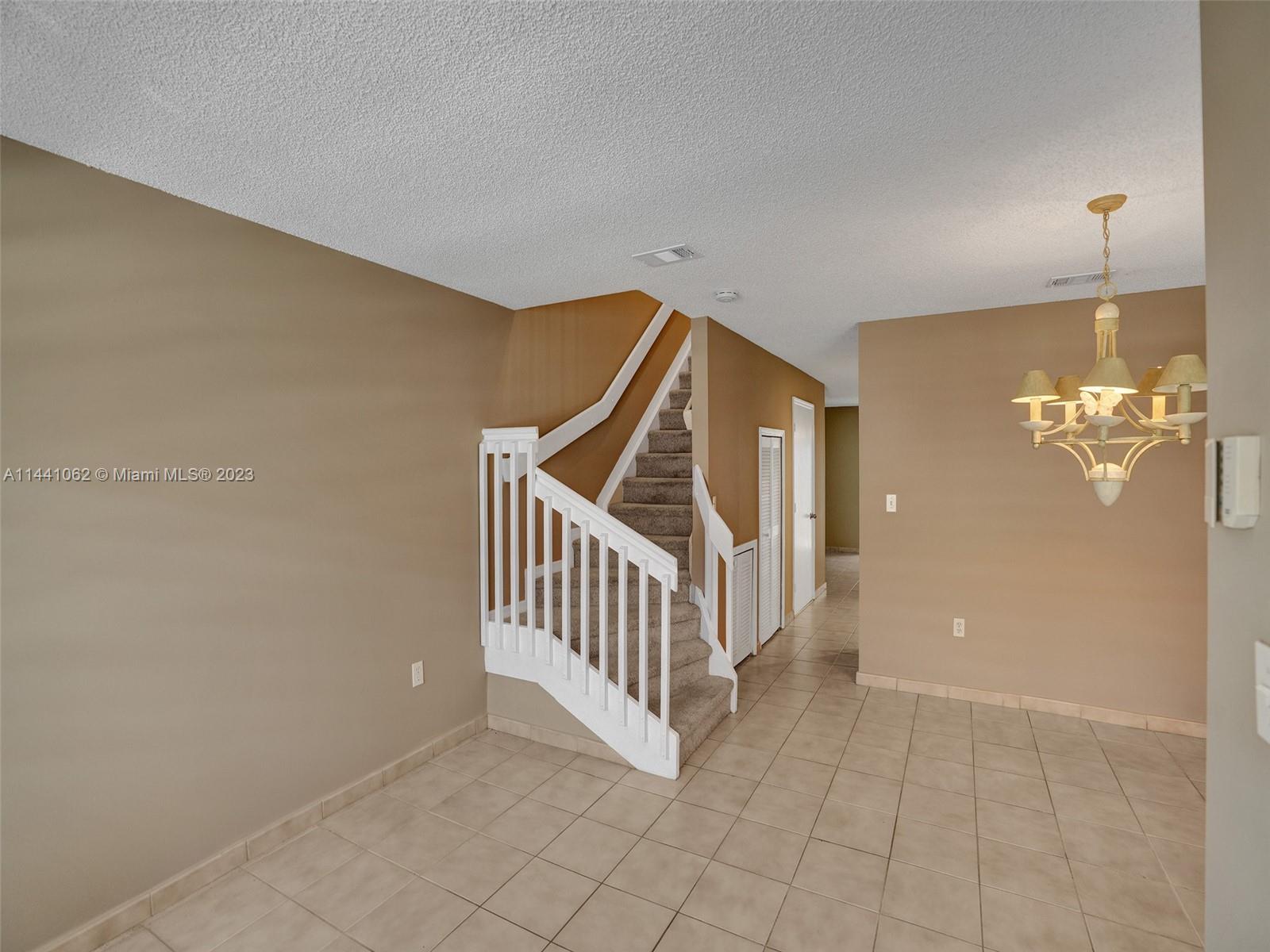 KENDALE LAKES NORTH SEC 9 - Residential