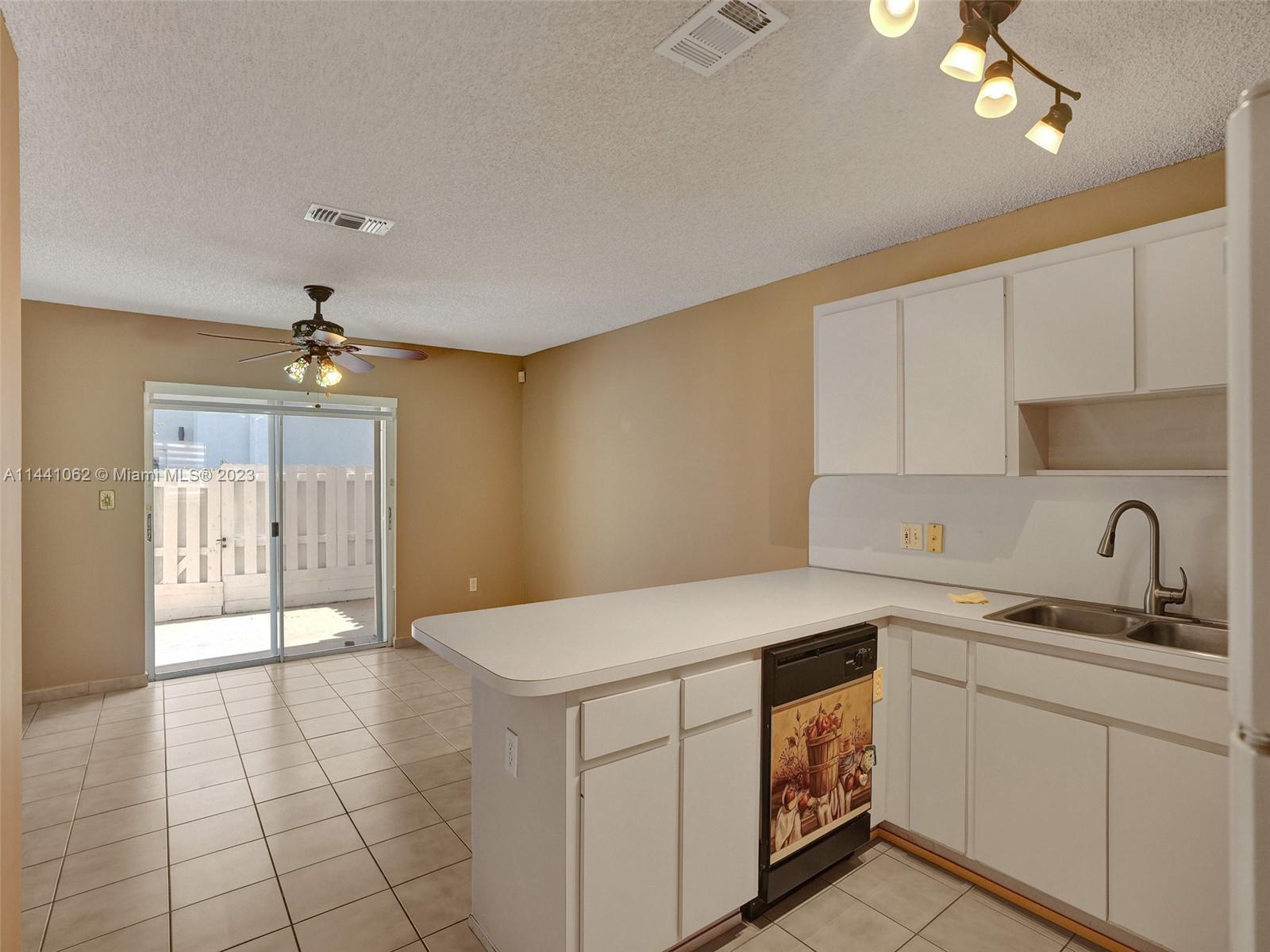 KENDALE LAKES NORTH SEC 9 - Residential