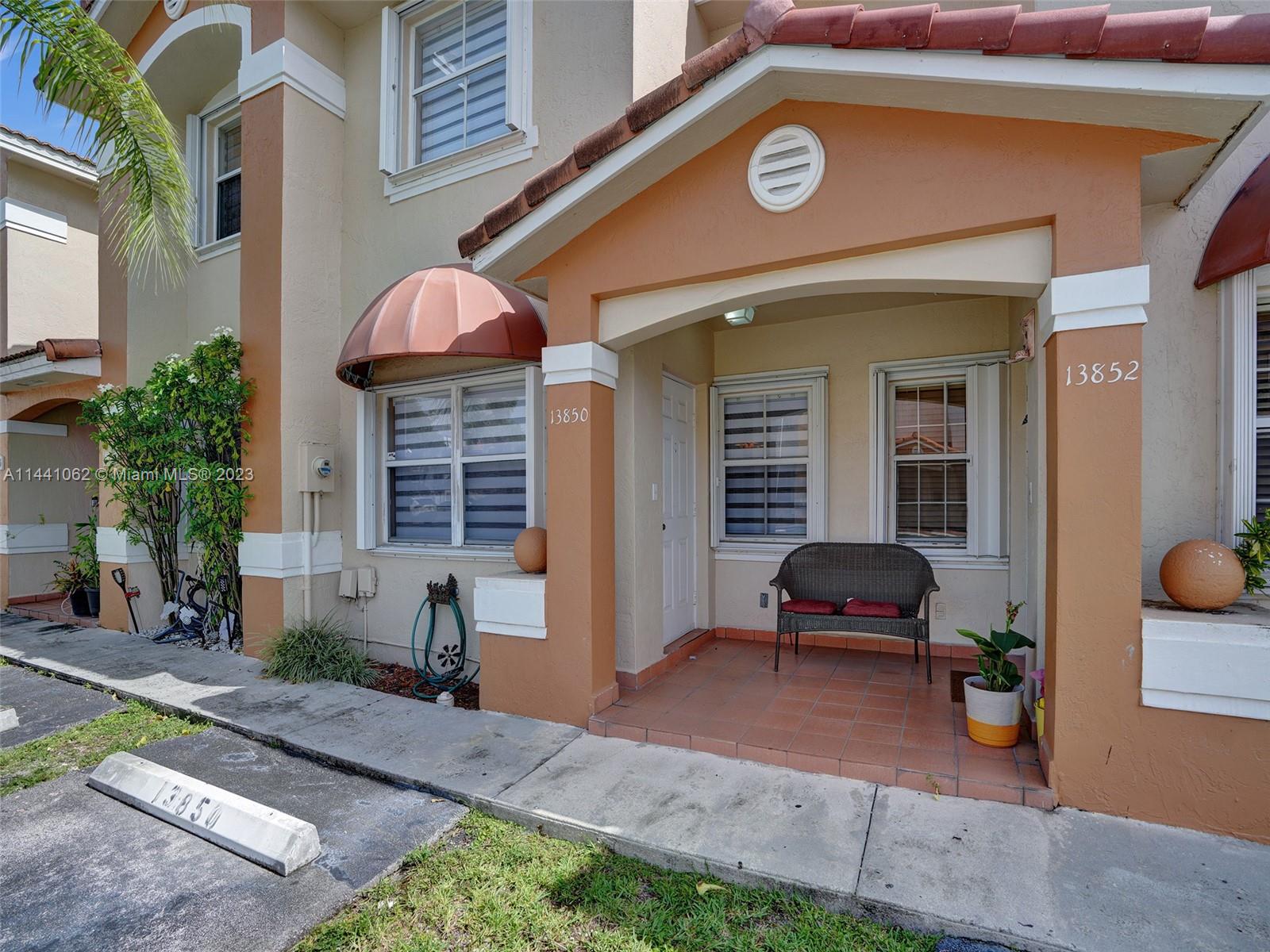 KENDALE LAKES NORTH SEC 9 - Residential