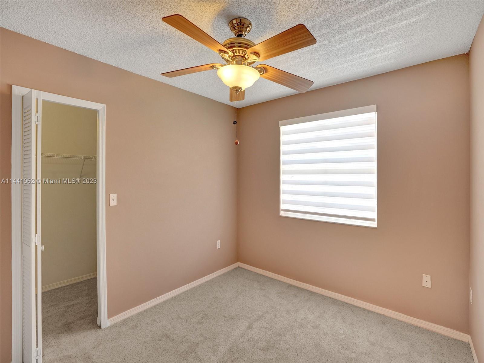 KENDALE LAKES NORTH SEC 9 - Residential