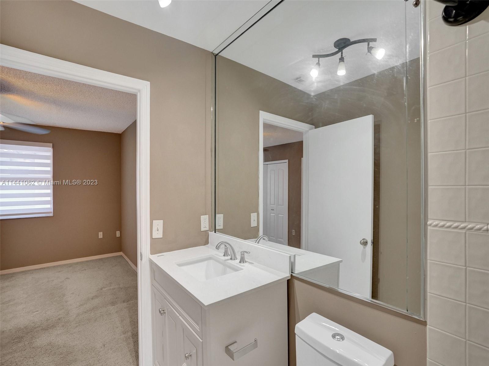 KENDALE LAKES NORTH SEC 9 - Residential
