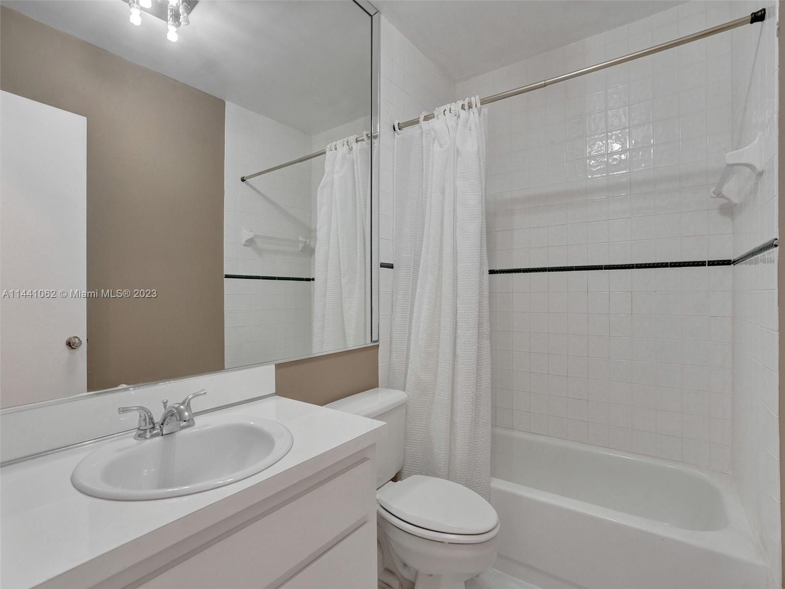 KENDALE LAKES NORTH SEC 9 - Residential