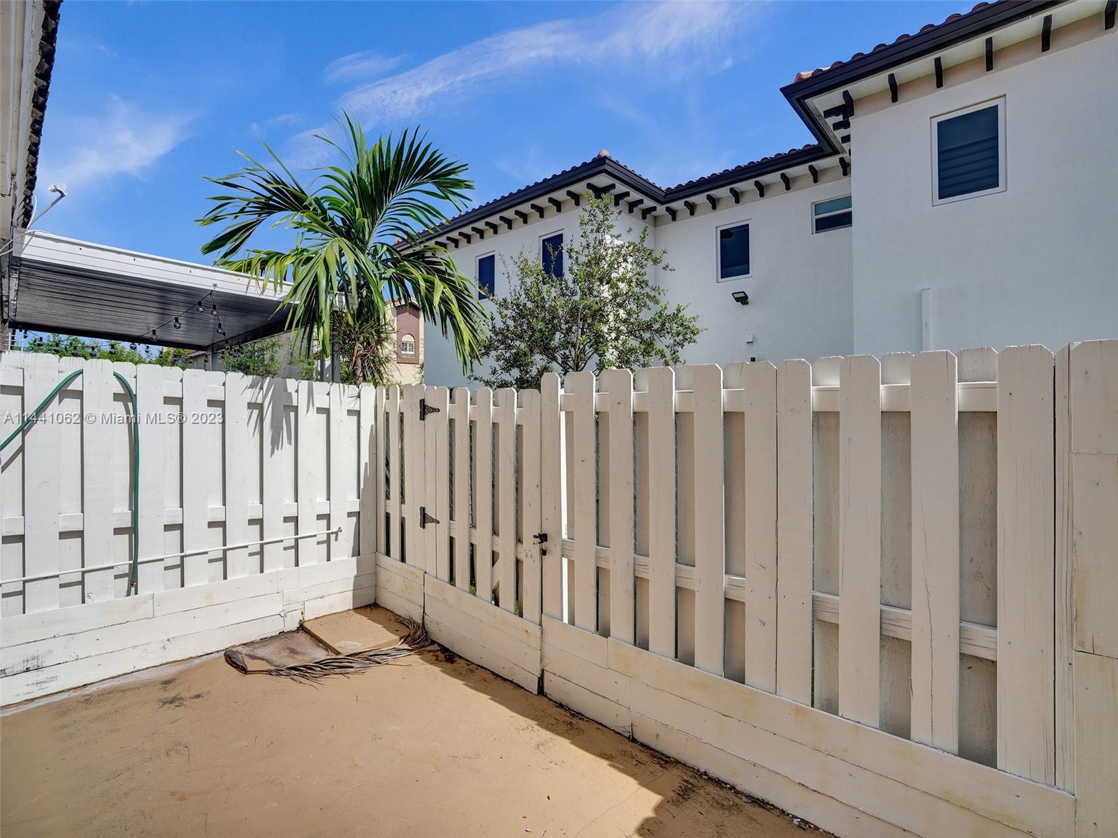 KENDALE LAKES NORTH SEC 9 - Residential