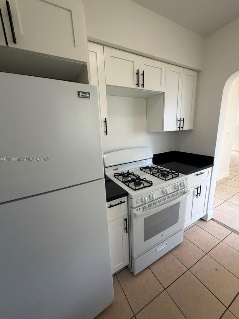 ISLE OF NORMANDY MIAMI VI - Residential Lease
