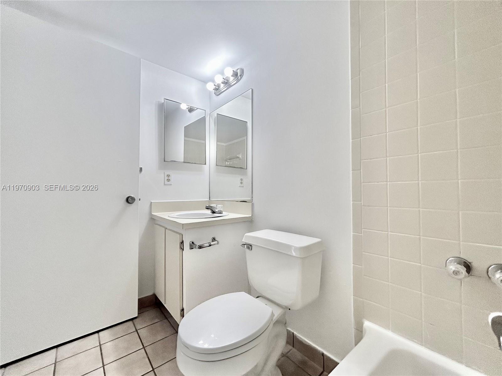 PALMS OF PEMBROKE CONDO - Residential Lease