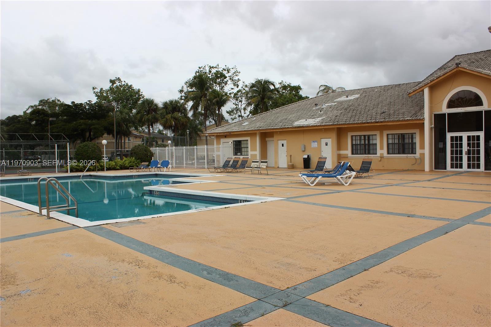 PALMS OF PEMBROKE CONDO - Residential Lease