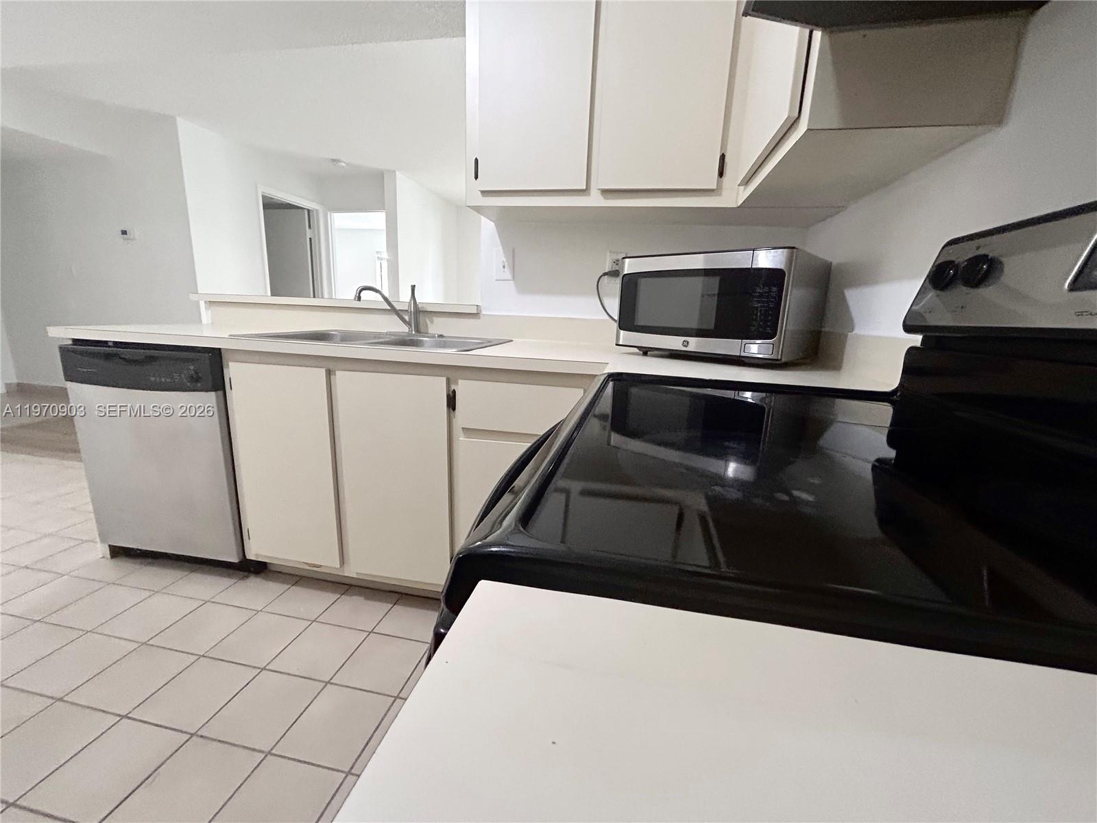 PALMS OF PEMBROKE CONDO - Residential Lease
