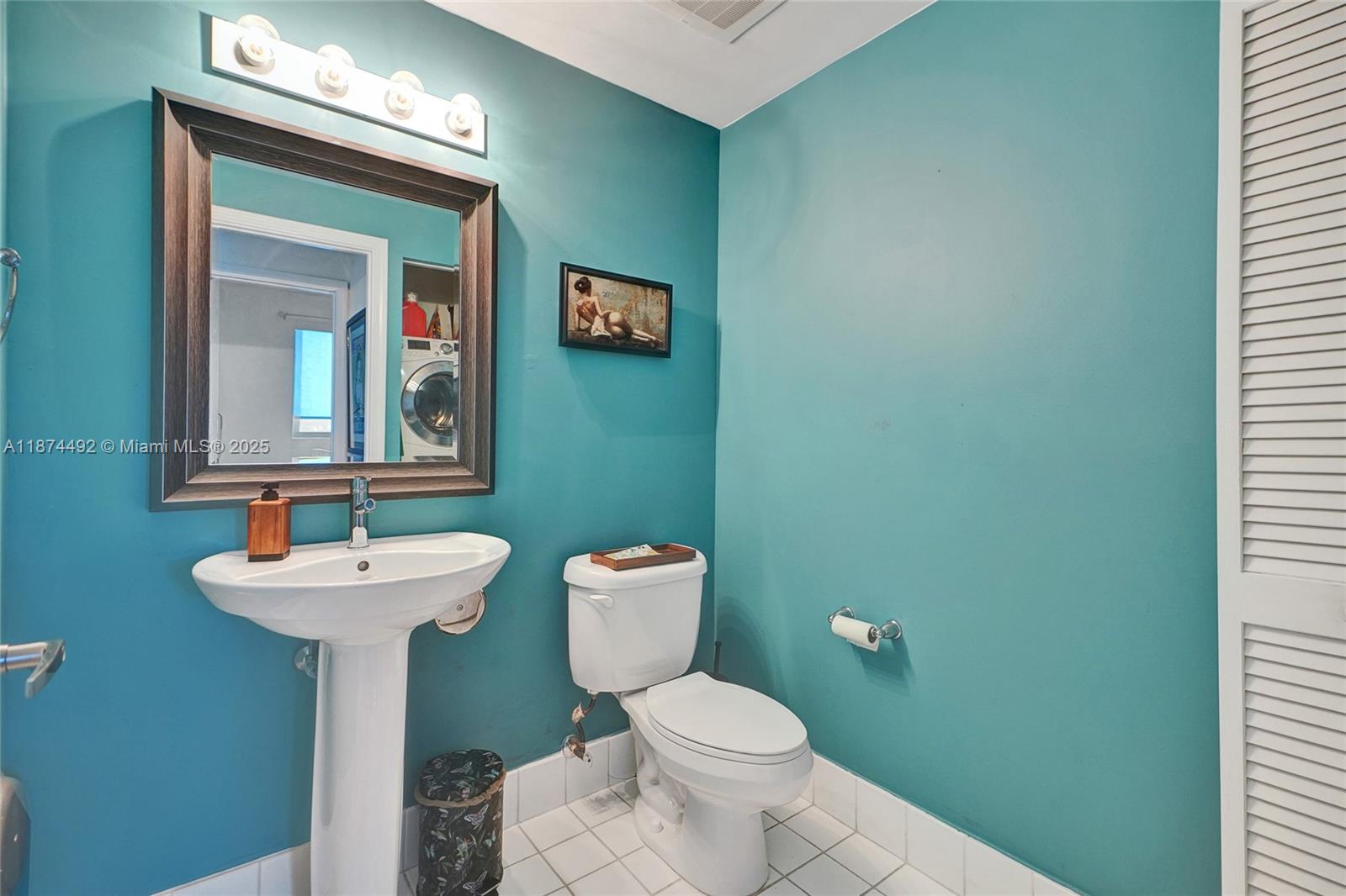 BLUE CONDO - Residential