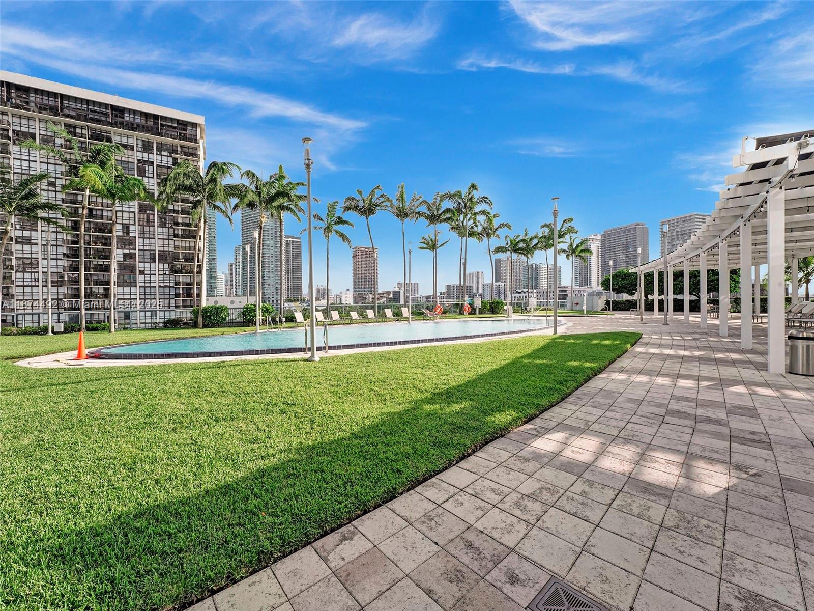 BLUE CONDO - Residential