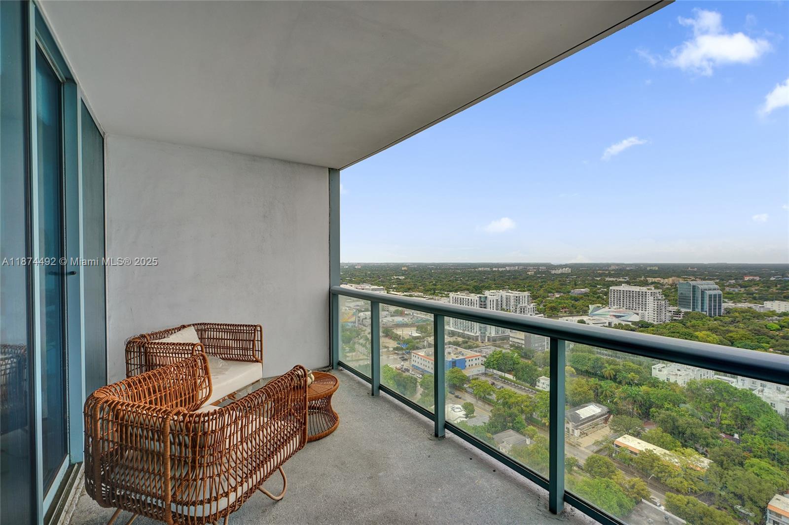 BLUE CONDO - Residential