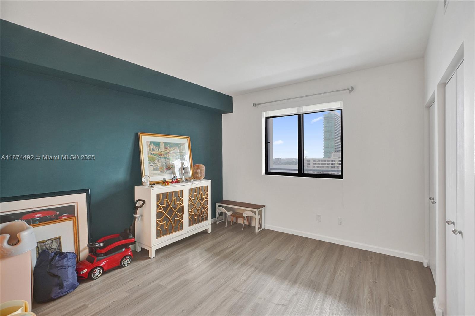BLUE CONDO - Residential